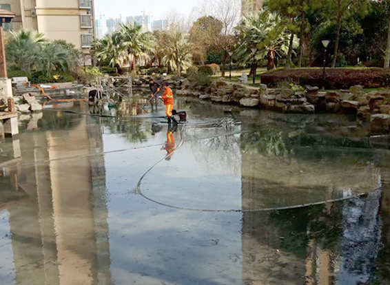 英吉沙景观池淤泥清理