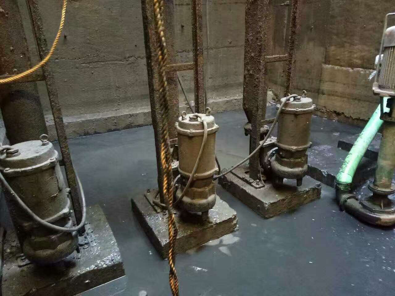 英吉沙污水池清理